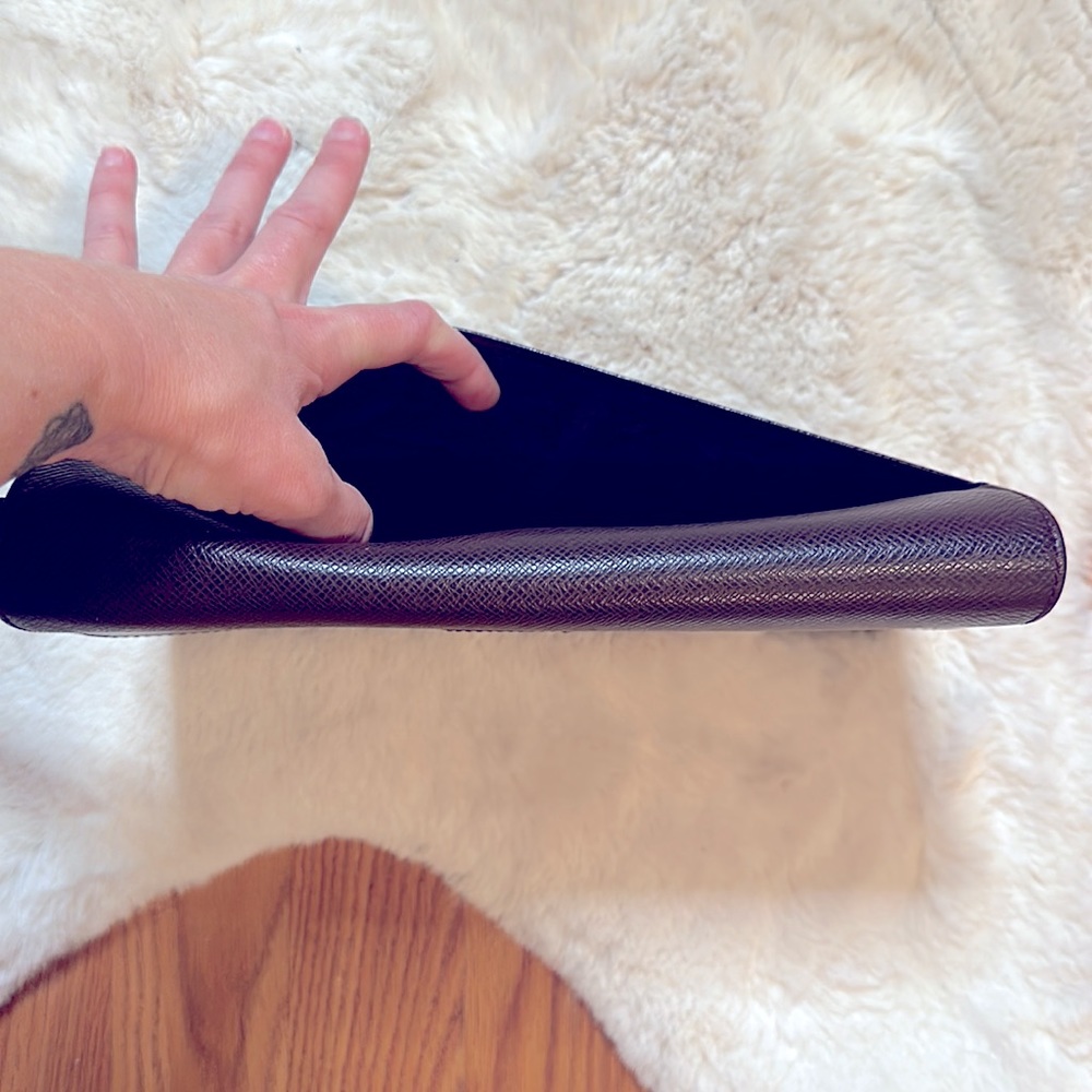 AUTHENTIC VINTAGE LOUIS VUITTON BURGUNDY CLUTCH - Picture 9 of 11